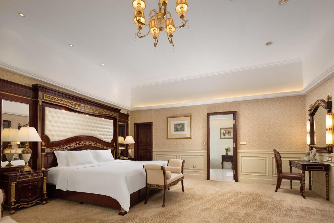 Crowne Plaza Hotel & Suites Landmark Shenzhen By Ihg - Nearby Luohu Border, Indoor Heated Swimming Pool, Complimentary Welcome Drink Buitenkant foto