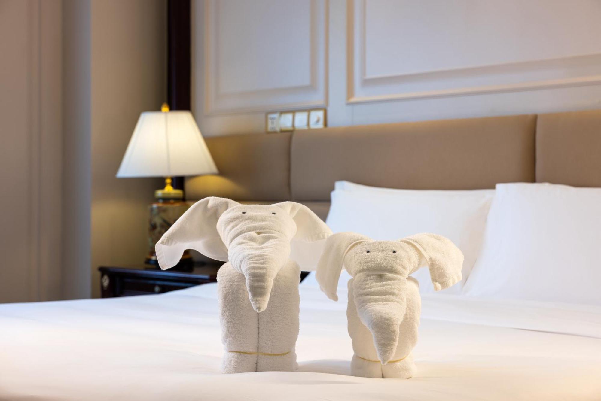 Crowne Plaza Hotel & Suites Landmark Shenzhen By Ihg - Nearby Luohu Border, Indoor Heated Swimming Pool, Complimentary Welcome Drink Buitenkant foto